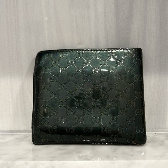 REHAB Gucci Bifold Wallet in Green Patent Leather - Corner Repair Needed - Picture 4 of 9